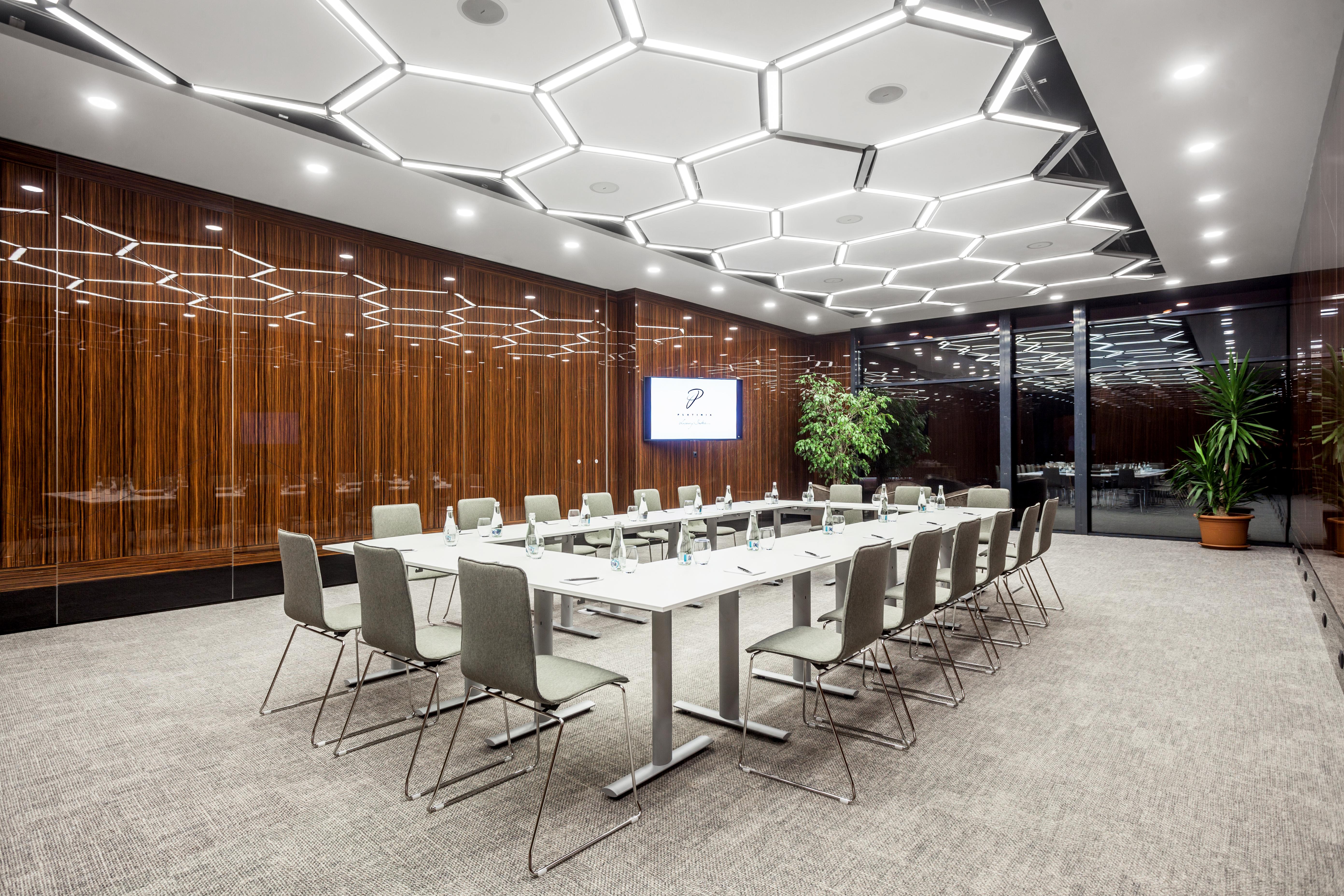 Hotel Platinia Клуж-Напока Екстериор снимка Meeting room