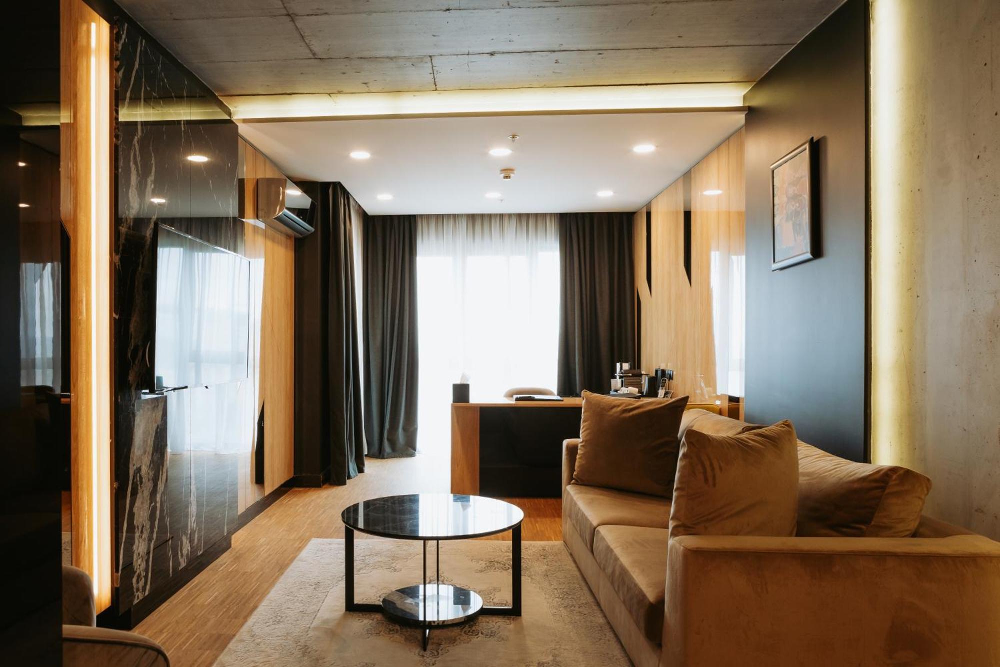 Hotel Platinia Клуж-Напока Екстериор снимка A suite at the hotel