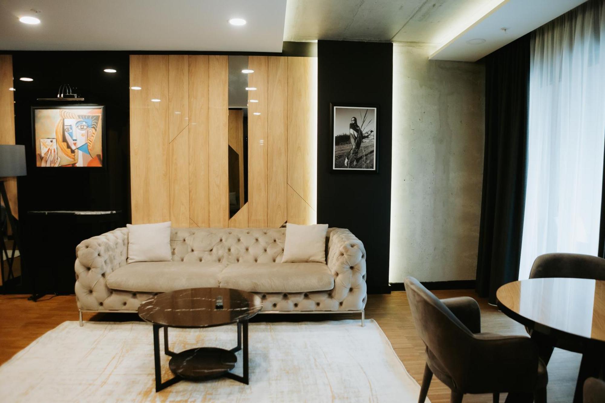 Hotel Platinia Клуж-Напока Екстериор снимка The interior of the suite