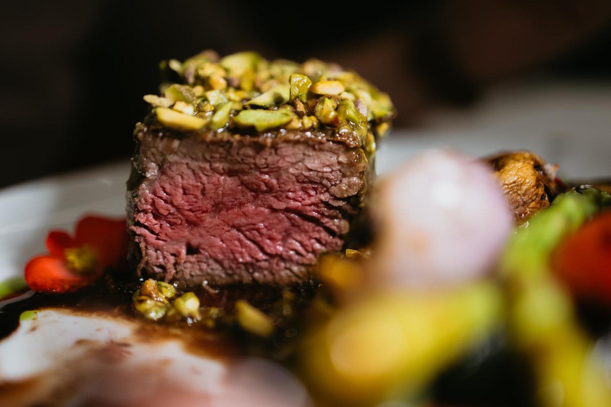 Hotel Platinia Клуж-Напока Екстериор снимка A pistachio crusted steak