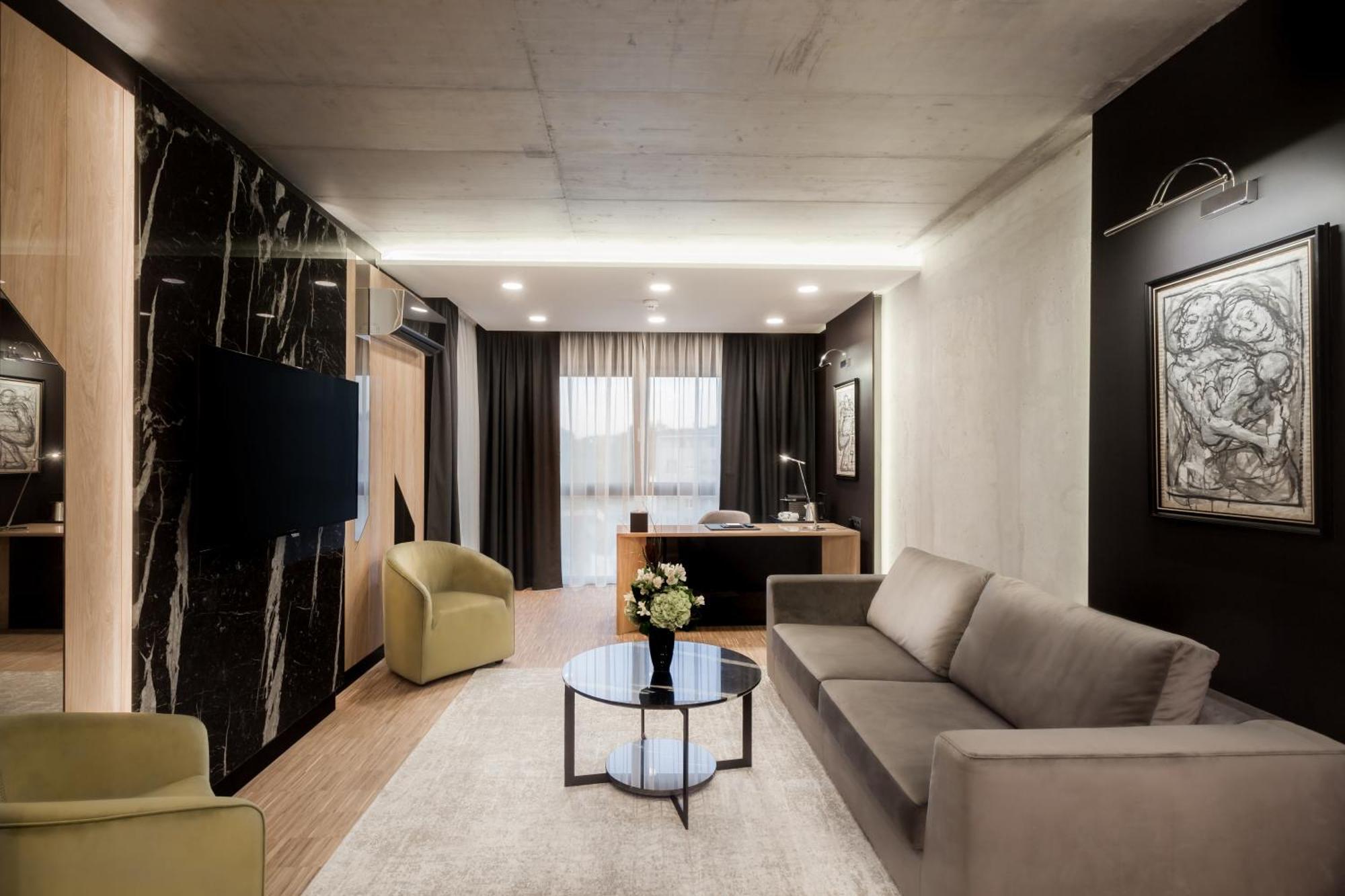 Hotel Platinia Клуж-Напока Екстериор снимка The interior of the presidential suite