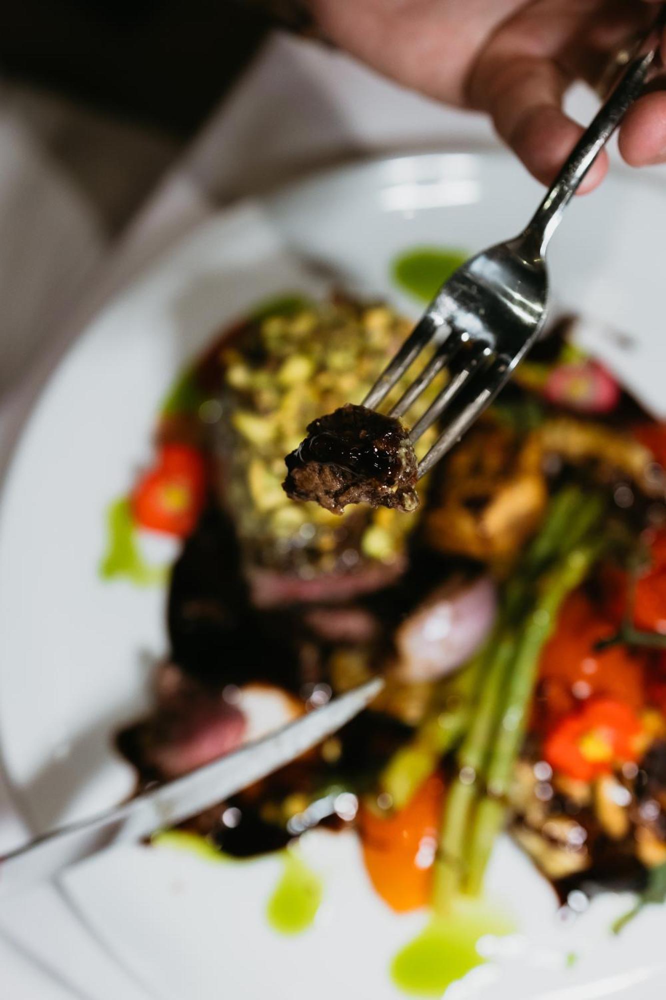 Hotel Platinia Клуж-Напока Екстериор снимка A piece of falafel on a fork