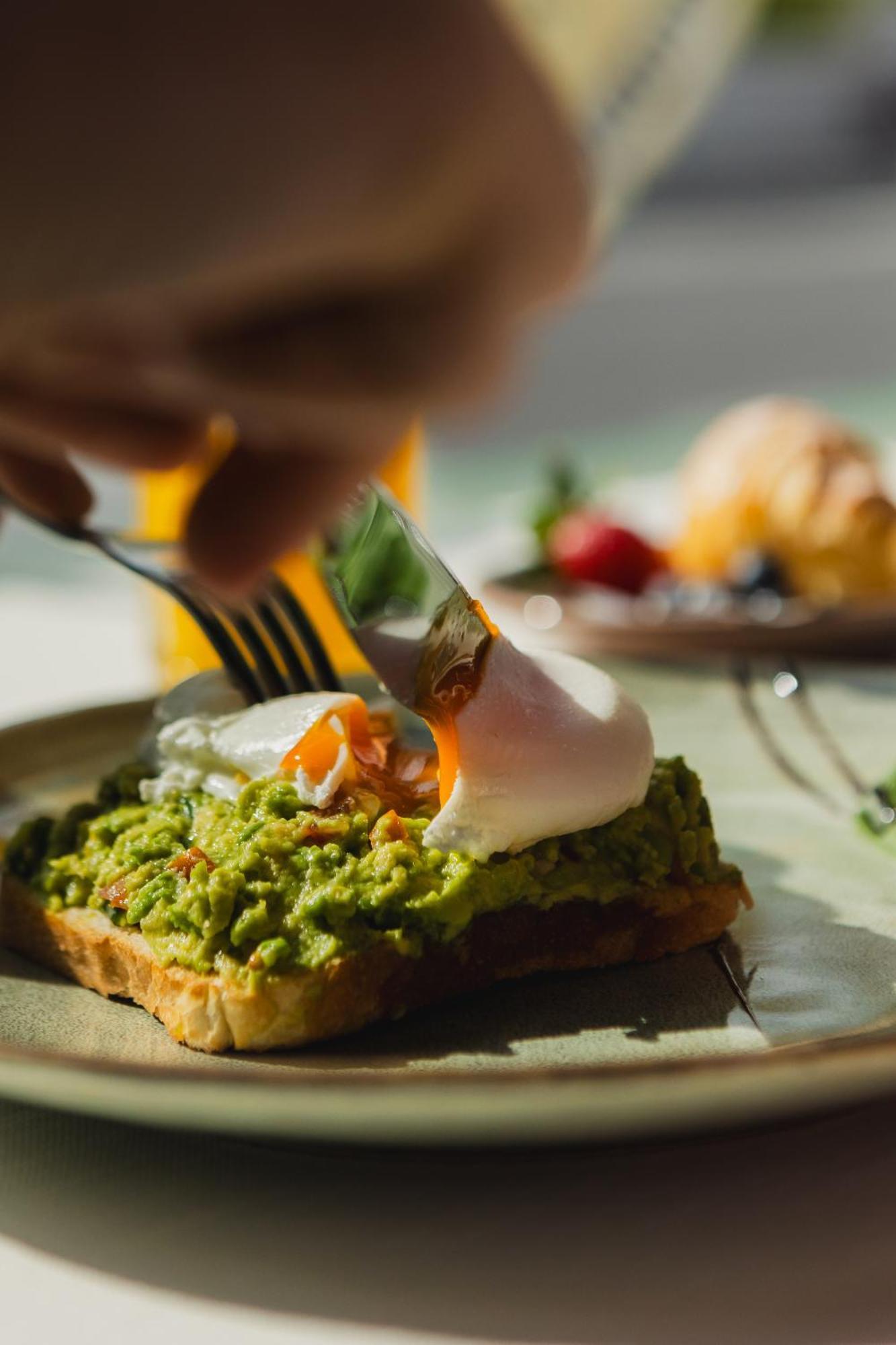 Hotel Platinia Клуж-Напока Екстериор снимка Avocado and egg on toast