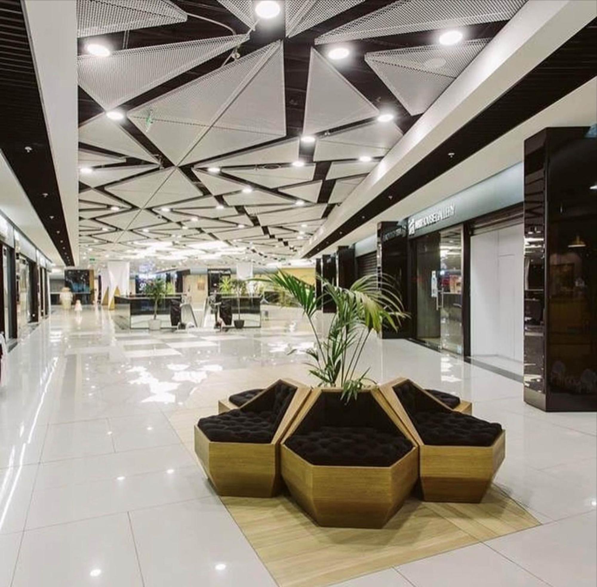 Hotel Platinia Клуж-Напока Екстериор снимка The interior of the mall