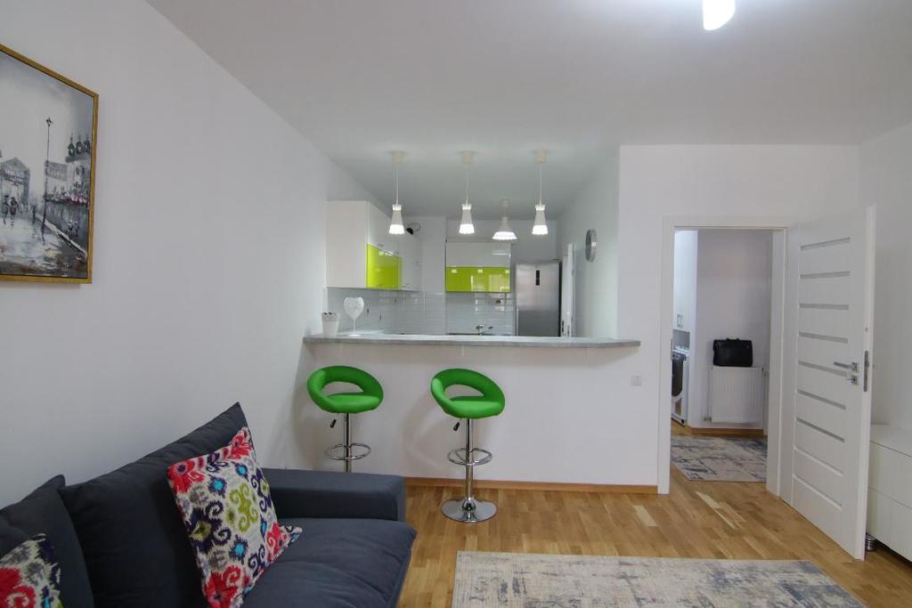Hotel Platinia Клуж-Напока Екстериор снимка A modern open plan kitchen