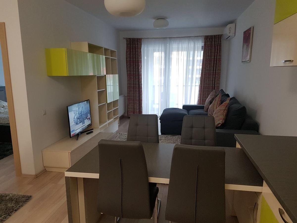 Hotel Platinia Клуж-Напока Екстериор снимка A typical apartment in the complex