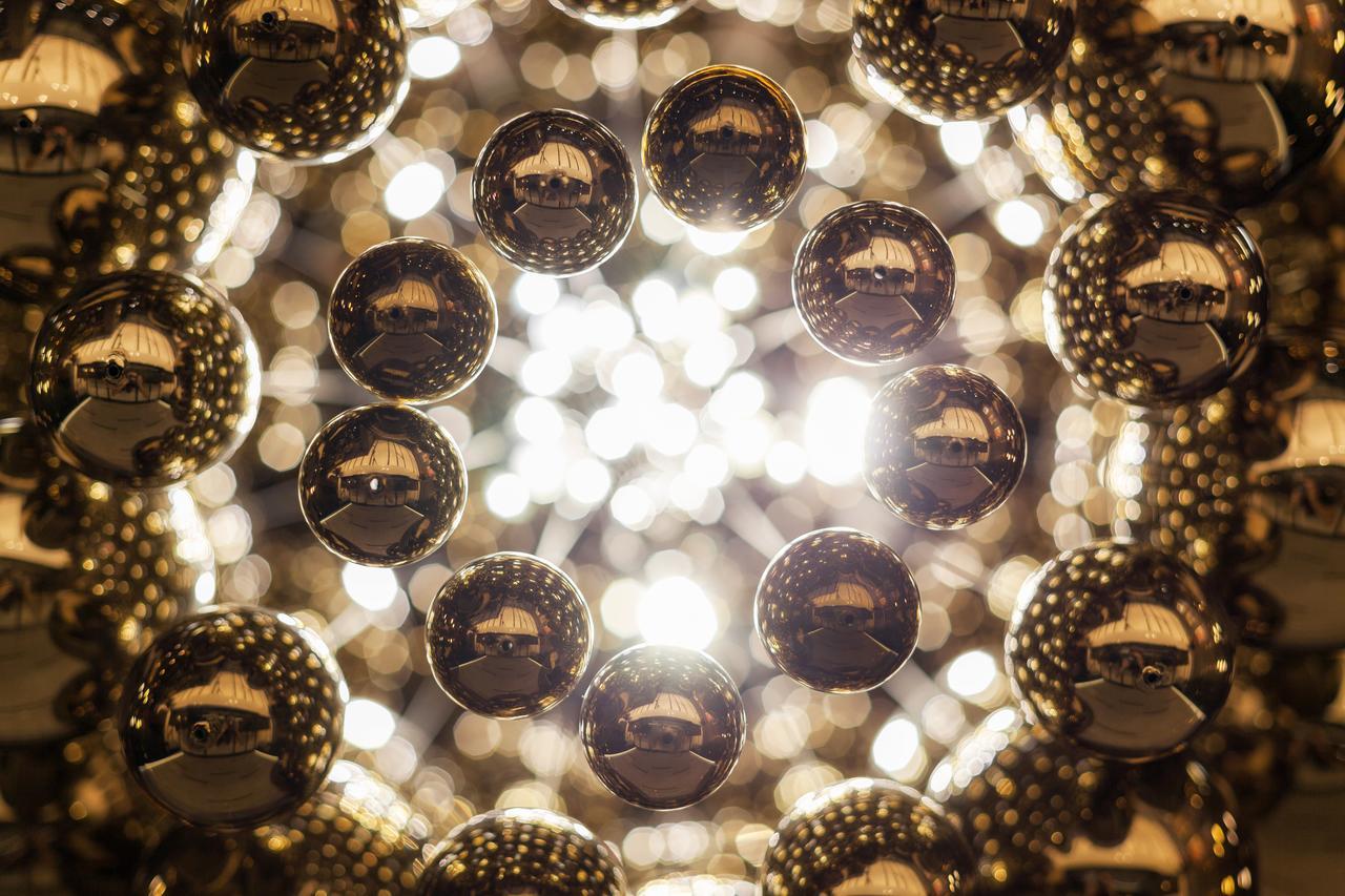 Hotel Platinia Клуж-Напока Екстериор снимка A close-up of a mirror ball