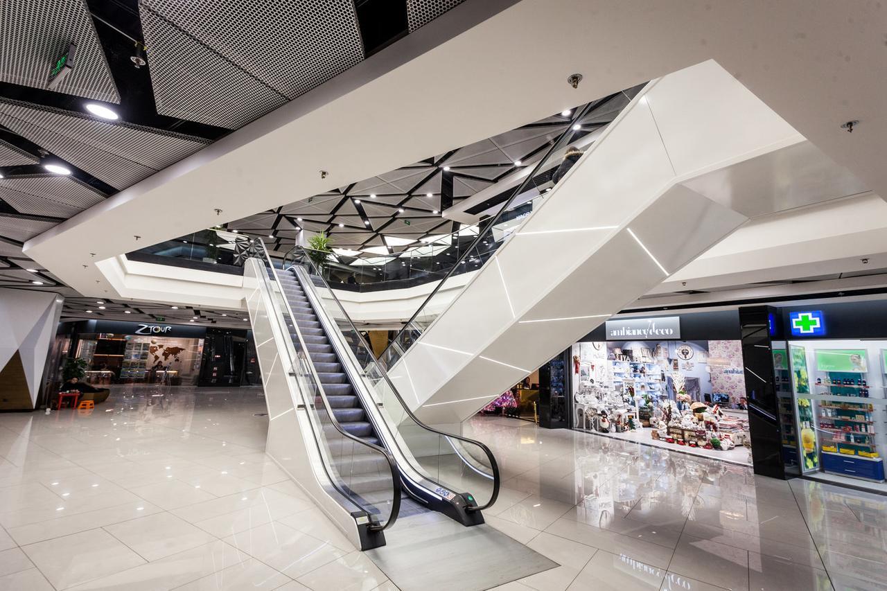 Hotel Platinia Клуж-Напока Екстериор снимка The interior of the mall